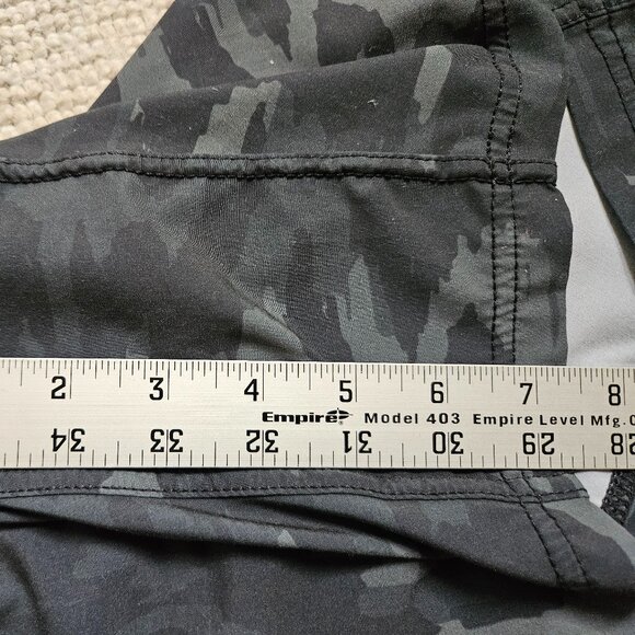 Vuori Men's Shorts Green Gray Camo Lined Large L ? Workout Athletic Missing Tie - Picture 4 of 7